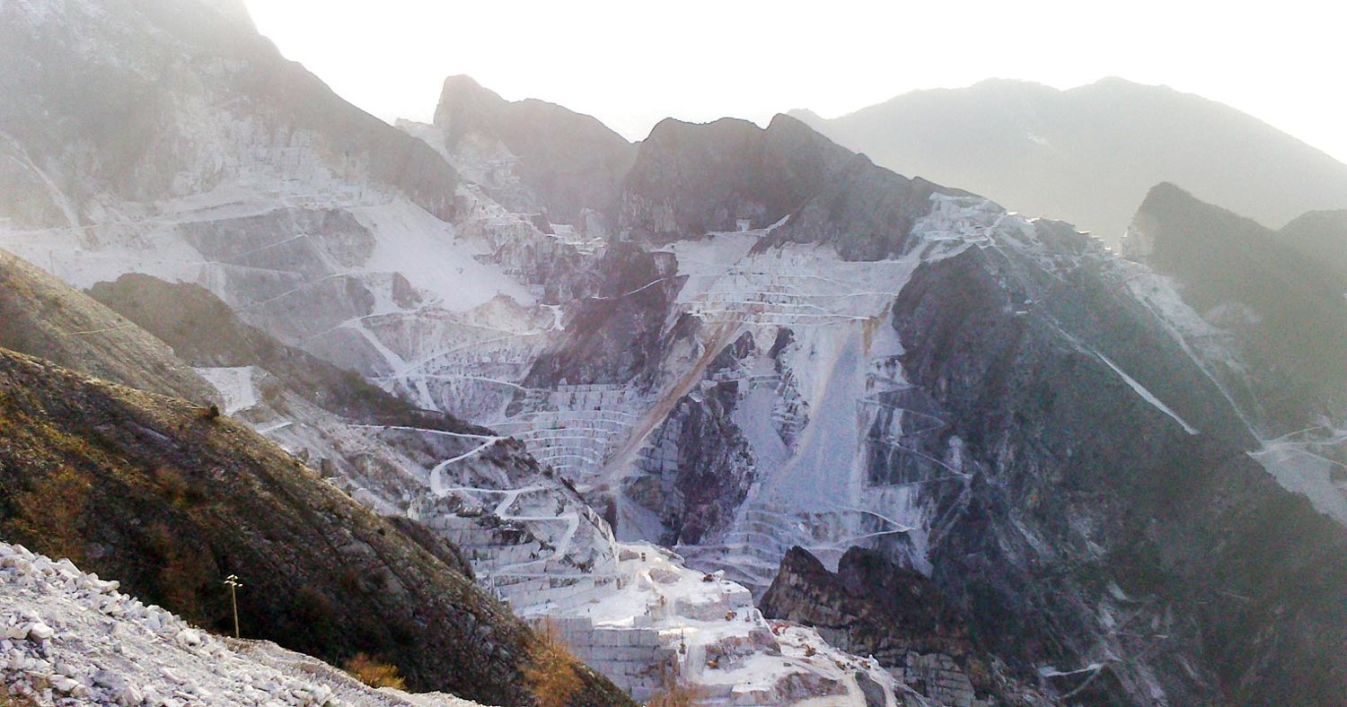 À Carrare depuis 1956 · Photo des archives Marmi di Carrara