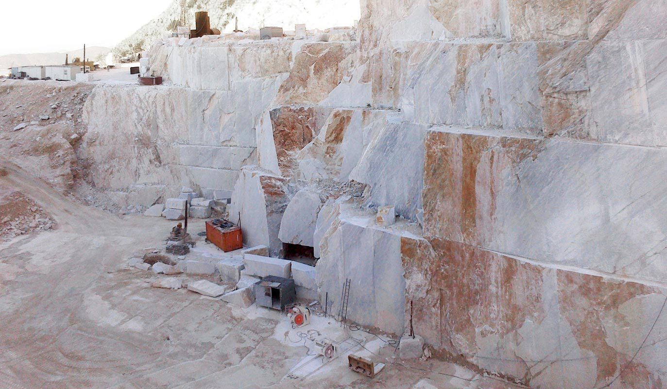 Les carrières apuanes et le dépôt · Photo des archives Marmi di Carrara