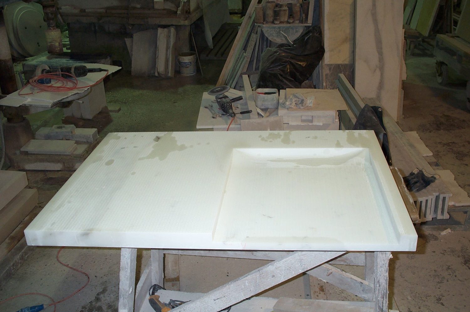 Piani cucina in marmo per una residenza a Milano · Fotografia dall’archivio Marmi di Carrara