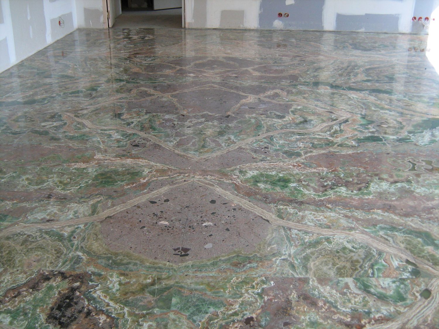 Residenza a Parigi · Fotografia dall’archivio Marmi di Carrara