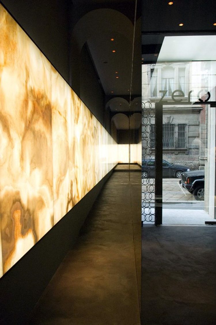 Spazio commerciale a Milano · Fotografia dall’archivio Marmi di Carrara