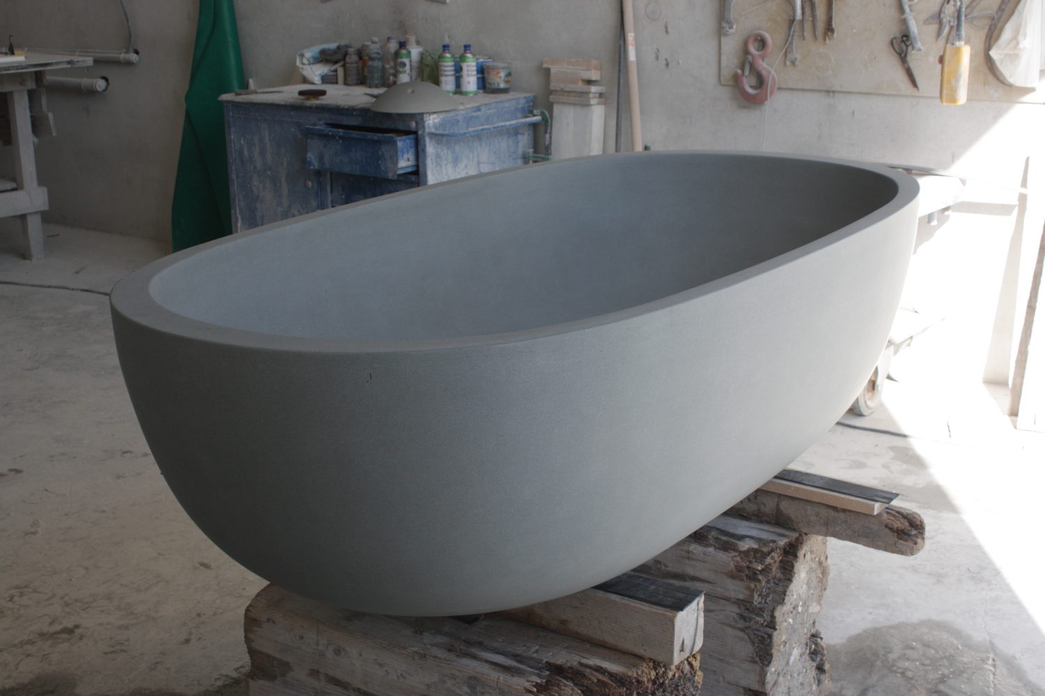 أحواض استحمام من الرخام المصمت · صورة من أرشيف مارمي دي كارارا